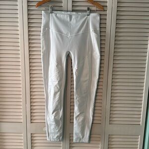 Lululemon like new leggings. White size 12 pockets on both sides